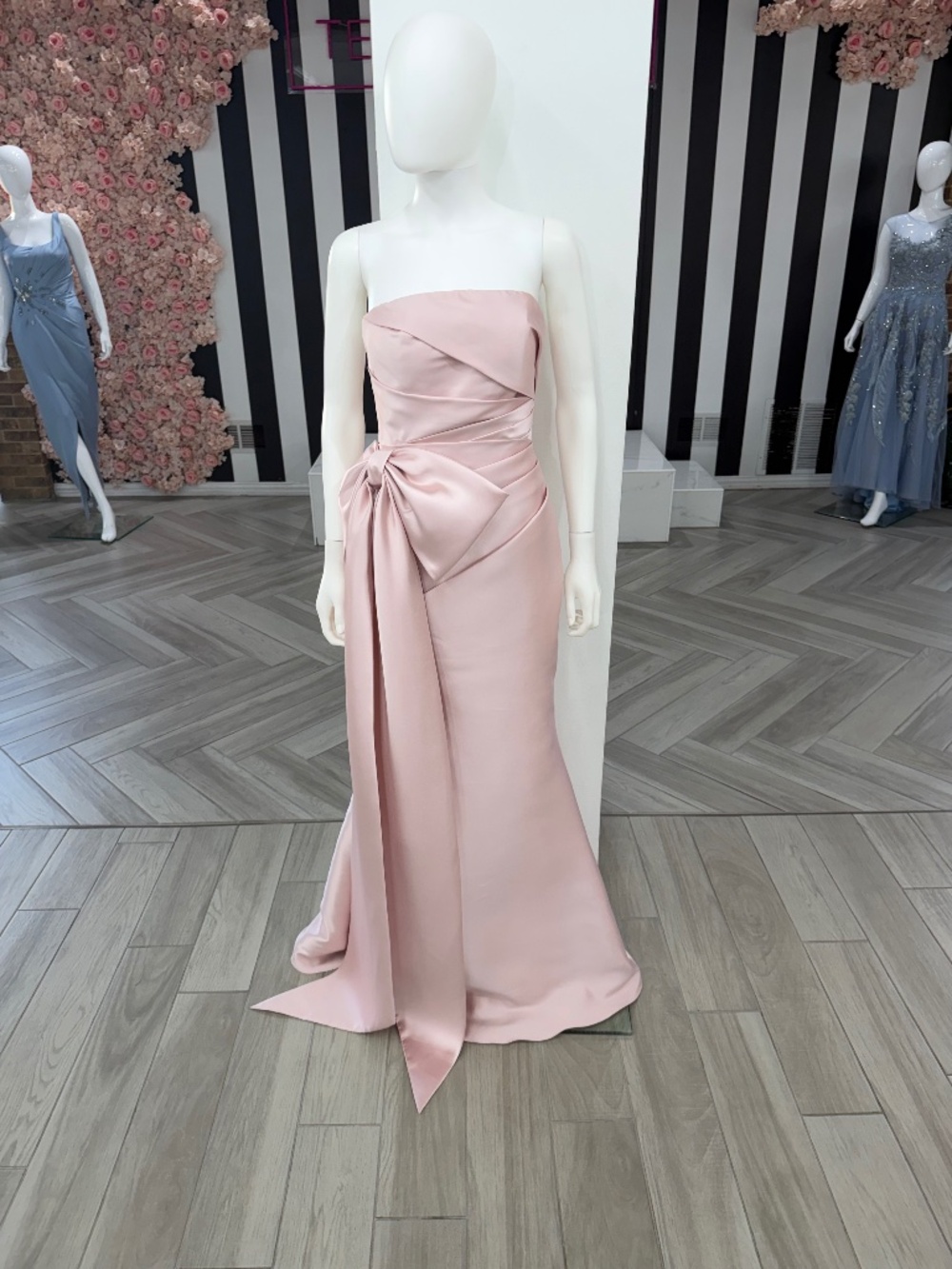 Formal Dress - Picture 1 of 7